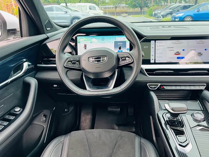 Фото 15 - Geely Monjaro