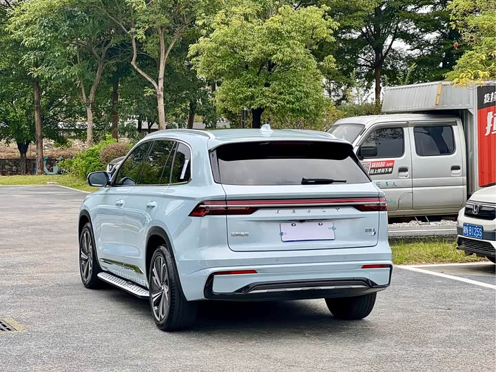 Фото 3 - Geely Monjaro