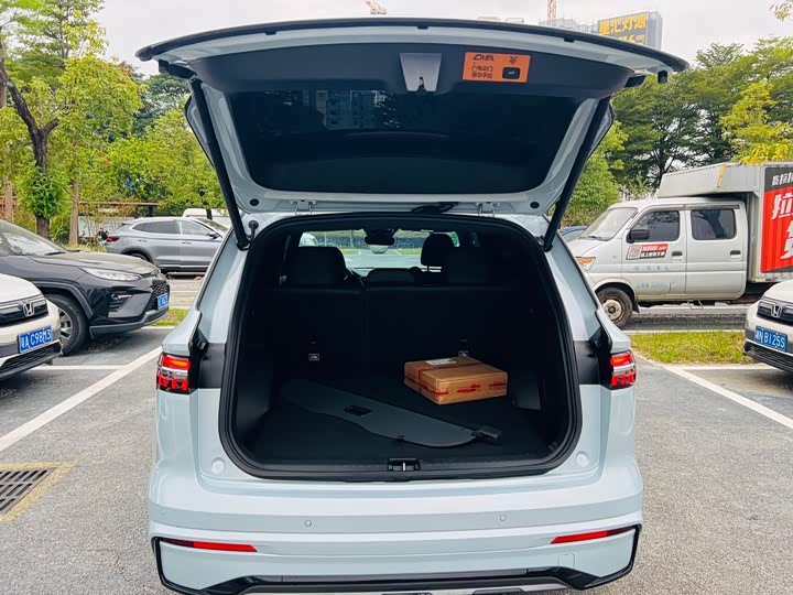 Фото 9 - Geely Monjaro