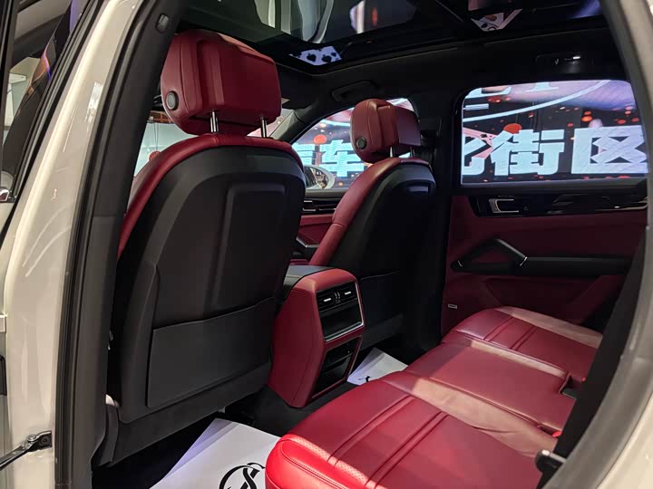 Фото 10 - Porsche Cayenne