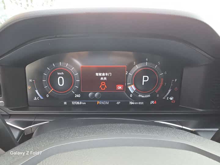 Фото 10 - Ford Explorer