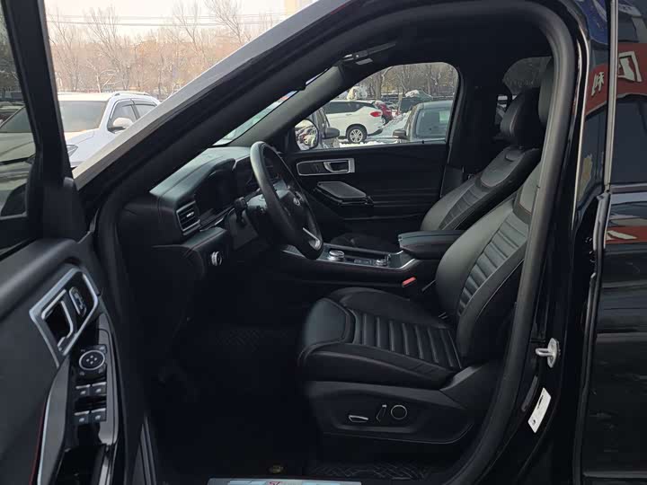 Фото 4 - Ford Explorer