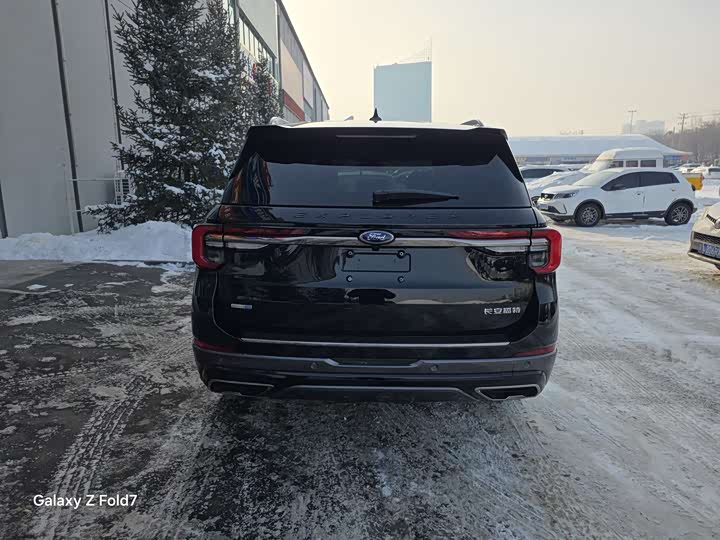 Фото 8 - Ford Explorer