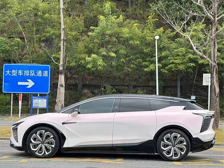 Фото 20 - HiPhi X