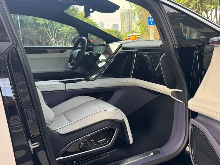 Фото 7 - HiPhi X