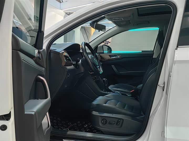 Фото 5 - Volkswagen Tharu