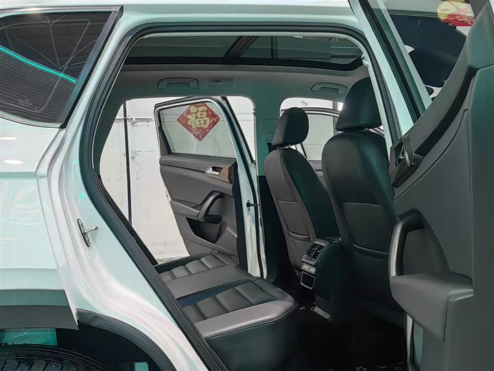 Фото 8 - Volkswagen Tharu