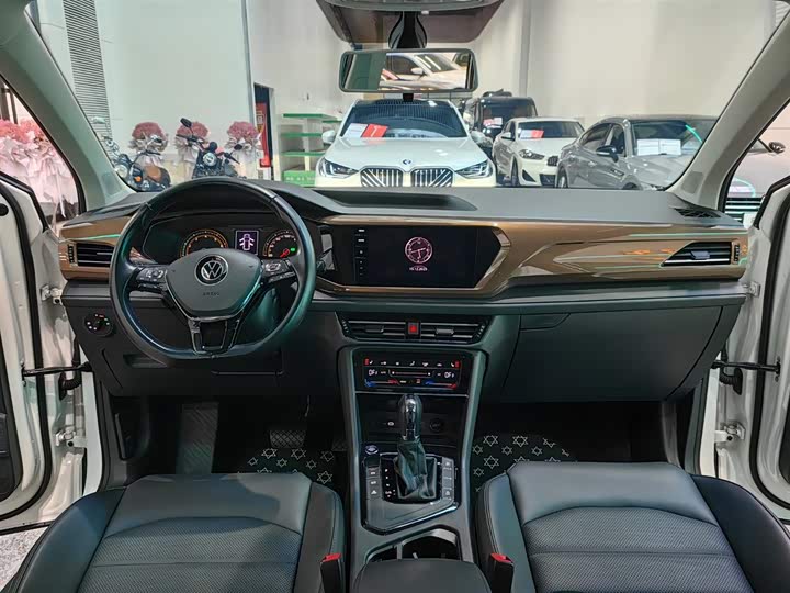 Фото 9 - Volkswagen Tharu