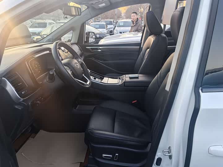 Фото 11 - GAC Trumpchi M8