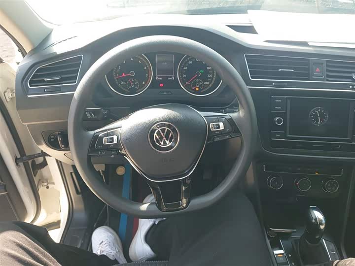 Фото 11 - Volkswagen Tiguan L Pro