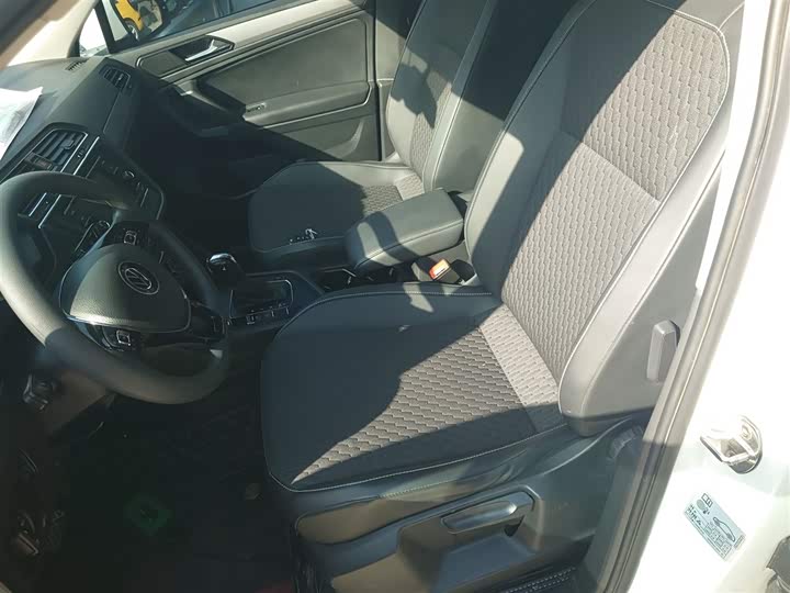 Фото 15 - Volkswagen Tiguan L Pro