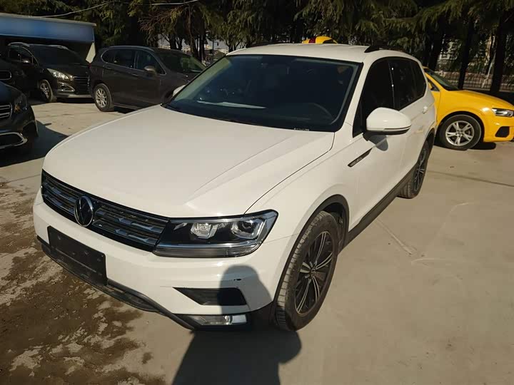 Фото 2 - Volkswagen Tiguan L Pro