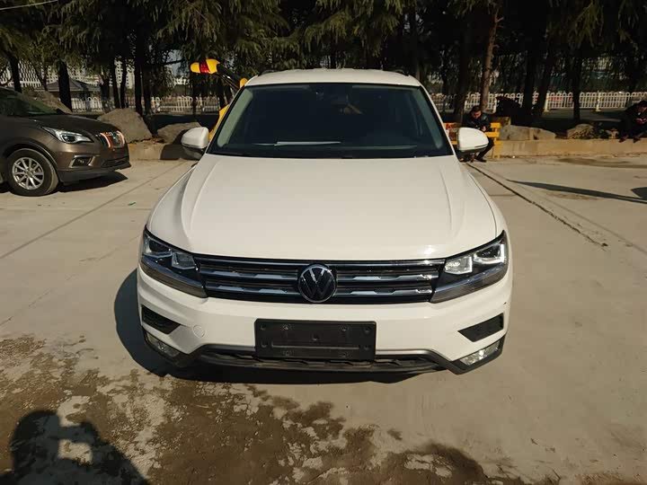 Фото 3 - Volkswagen Tiguan L Pro