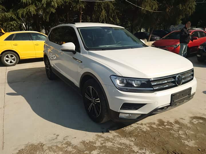 Фото 4 - Volkswagen Tiguan L Pro