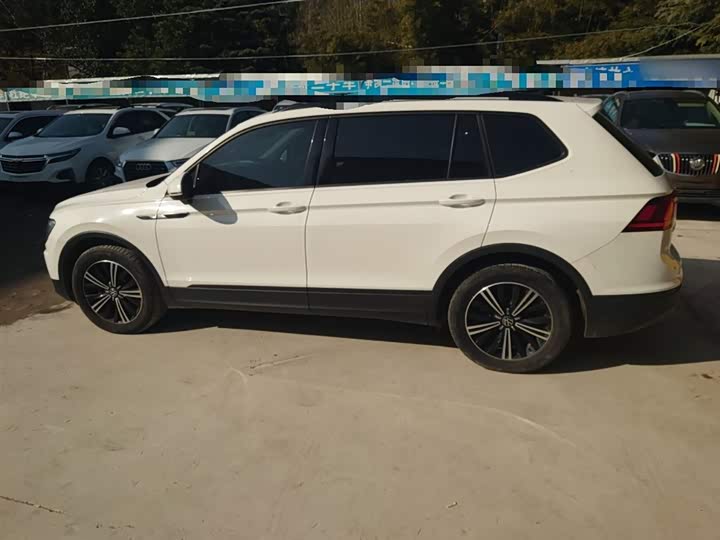 Фото 5 - Volkswagen Tiguan L Pro