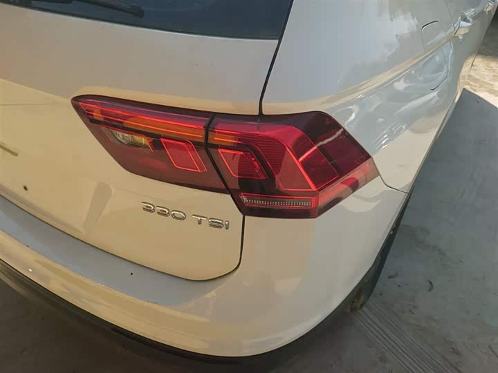 Фото 8 - Volkswagen Tiguan L Pro