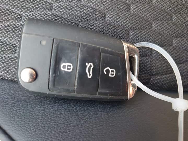 Фото 9 - Volkswagen Tiguan L Pro