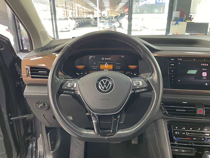 Фото 10 - Volkswagen Tharu