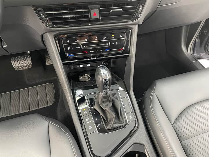 Фото 12 - Volkswagen Tharu