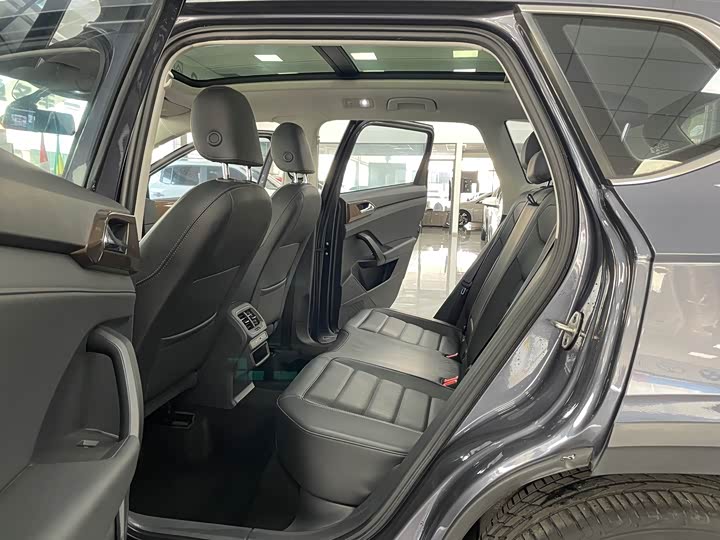 Фото 7 - Volkswagen Tharu