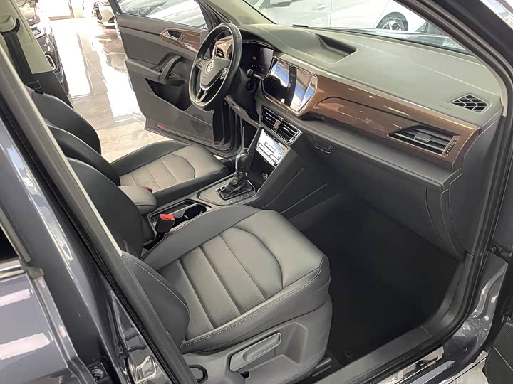 Фото 8 - Volkswagen Tharu