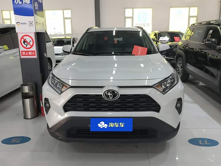 Фото 2 - Toyota RAV4