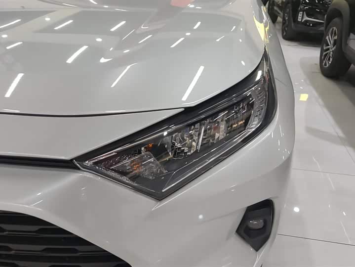 Фото 5 - Toyota RAV4