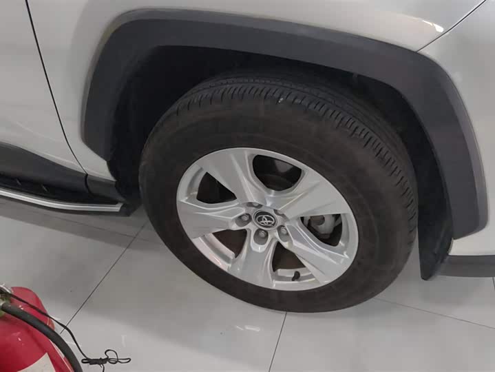 Фото 6 - Toyota RAV4