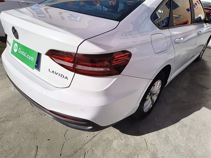 Фото 8 - Volkswagen Lavida