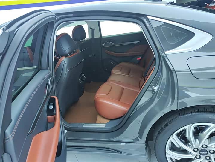 Фото 11 - Lincoln Z (Zephyr)