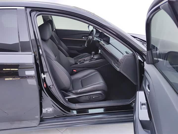 Фото 8 - Honda Accord