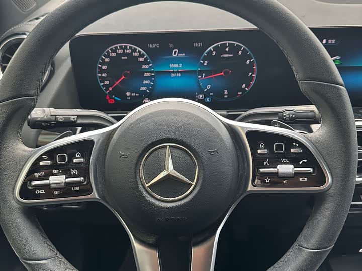 Фото 12 - Mercedes-Benz GLA-Class