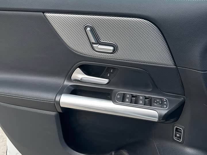 Фото 14 - Mercedes-Benz GLA-Class