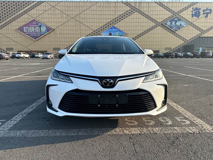 Фото 2 - Toyota Corolla