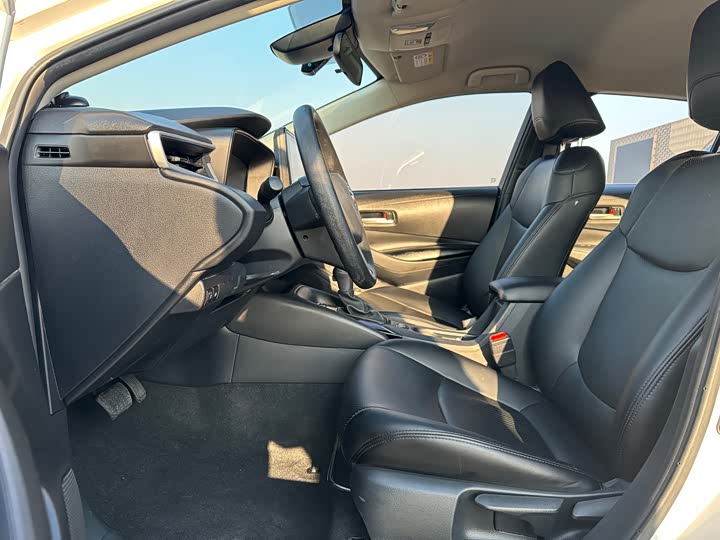 Фото 4 - Toyota Corolla