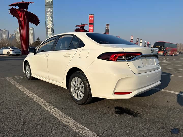 Фото 8 - Toyota Corolla