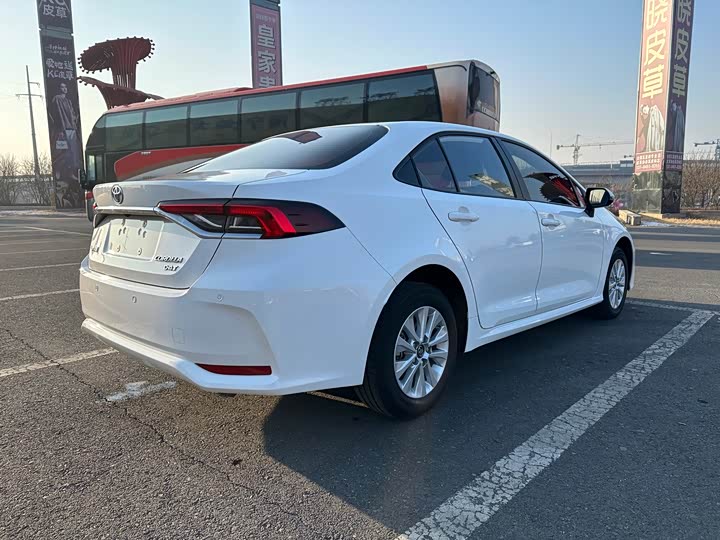 Фото 9 - Toyota Corolla