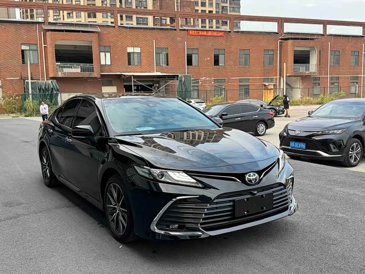 Фото 3 - Toyota Camry