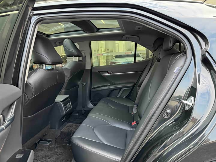 Фото 6 - Toyota Camry