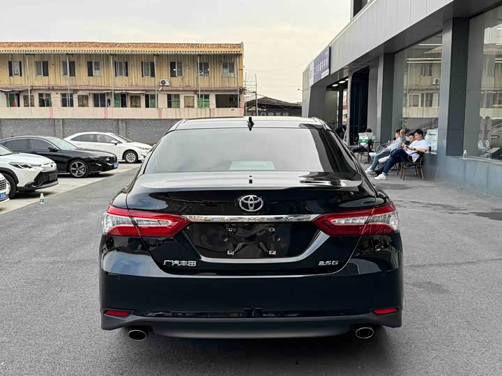 Фото 8 - Toyota Camry