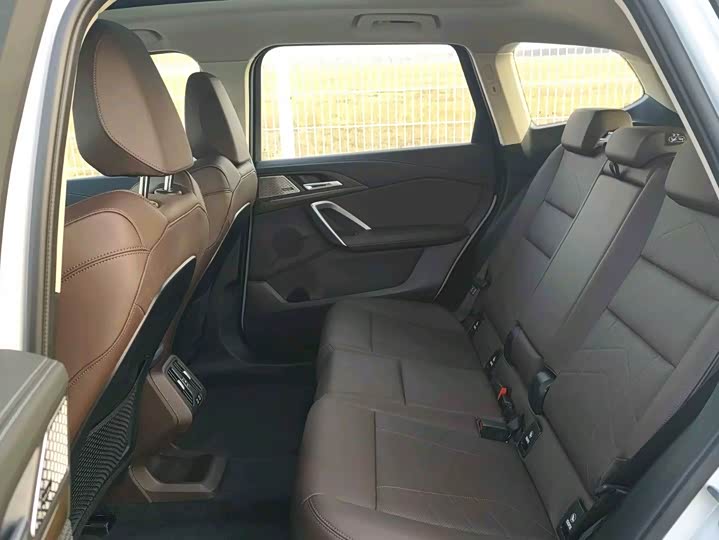 Фото 12 - BMW iX1