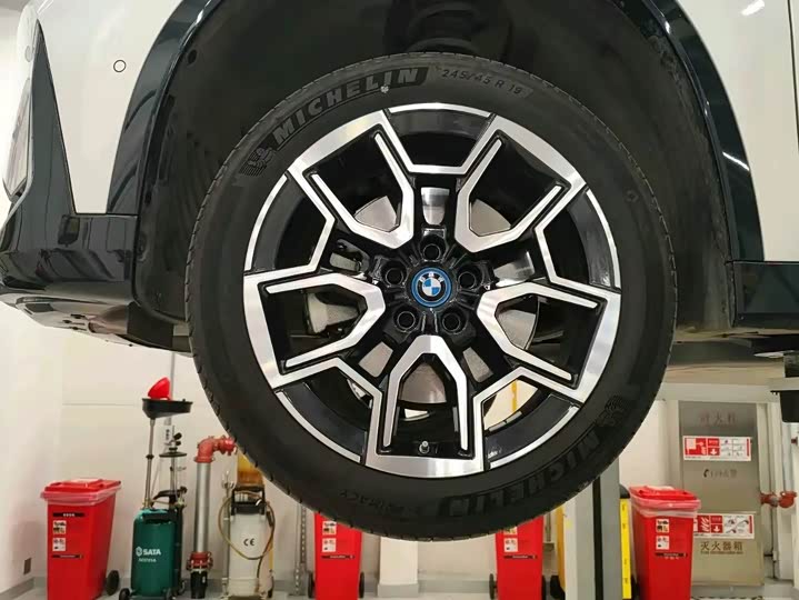 Фото 14 - BMW iX1