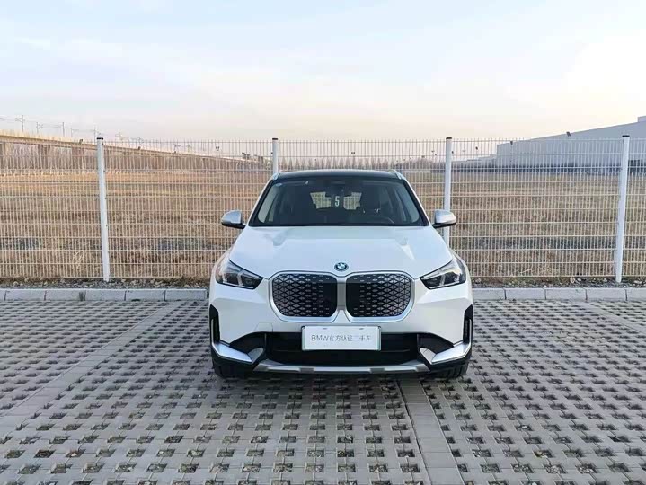 Фото 2 - BMW iX1