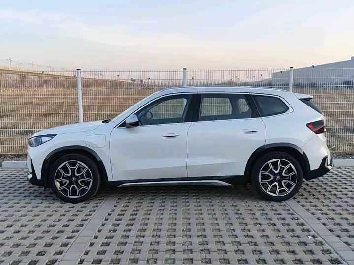 Фото 4 - BMW iX1