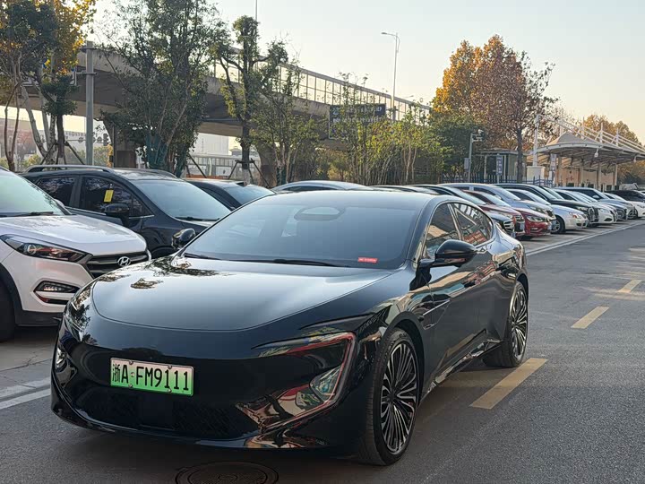 Фото 1 - Avatr 12