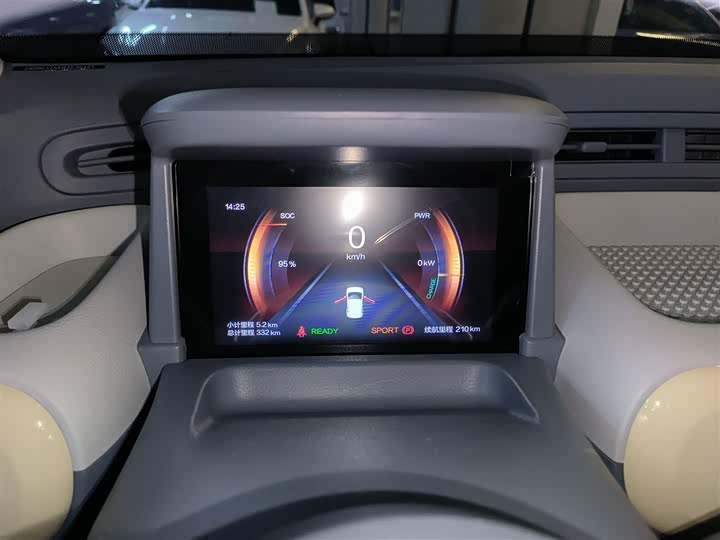 Фото 12 - Bestune Pony