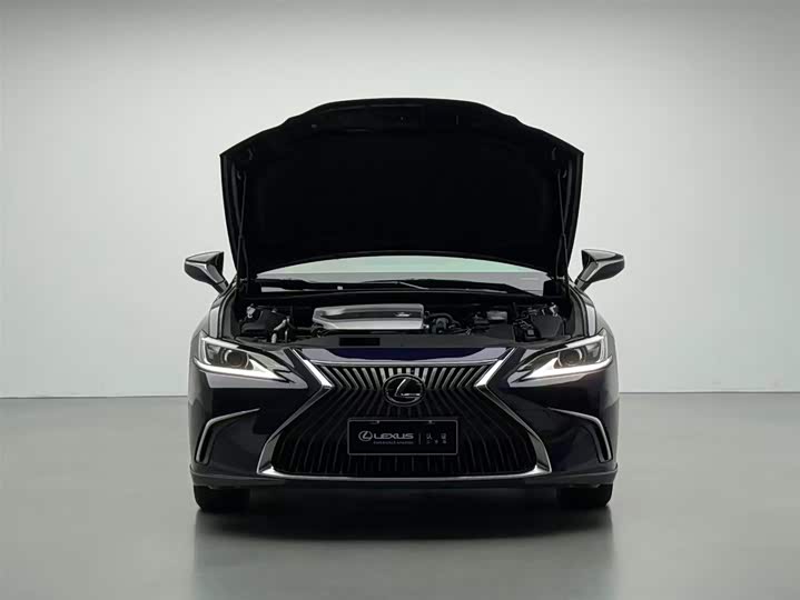 Фото 3 - Lexus ES