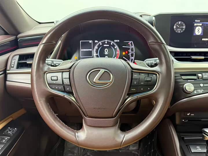 Фото 5 - Lexus ES