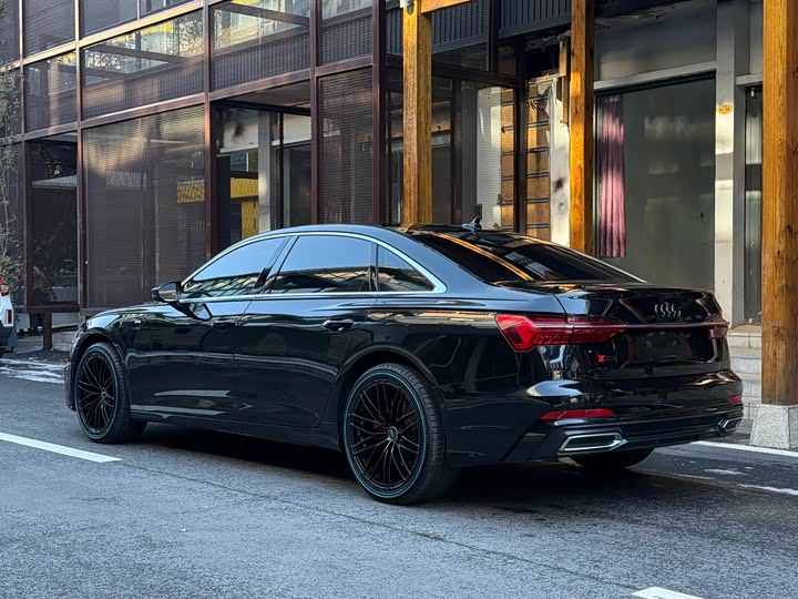 Фото 9 - Audi A6L