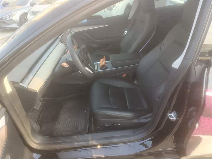 Фото 15 - Tesla Model 3